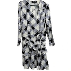 Style Mafia NWOT’s Emma plaid ruched mini dress. Size large